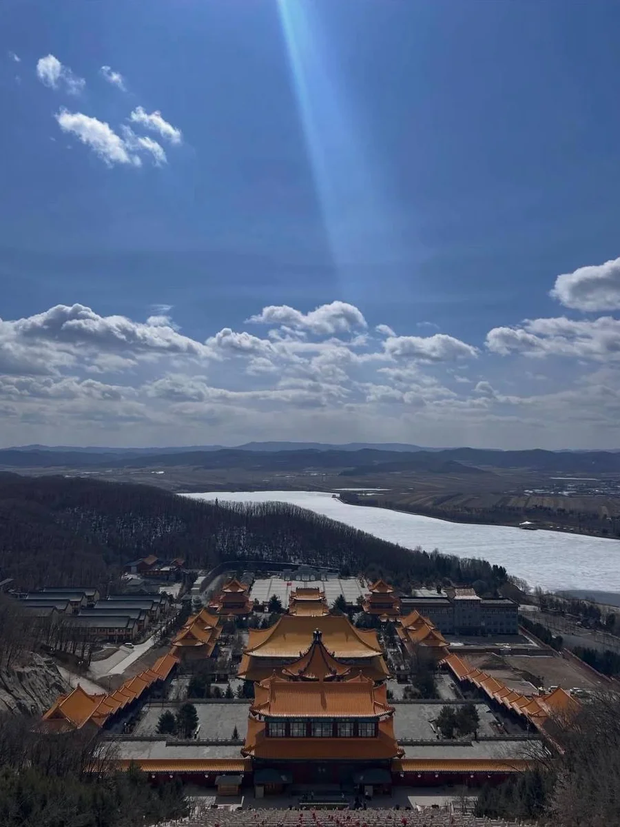 Дуньхуа: панорамный вид на храмовый комплекс и город