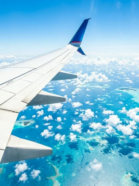 Хайнань: прямой вылет, крыло самолета над безбрежным морем