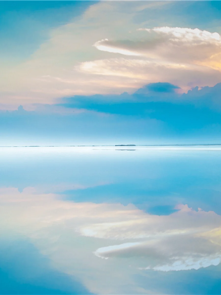 Яньцзи / Небесное зеркало: пара на отражающей водной поверхности на закате